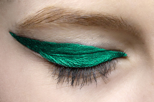 If it was socially acceptable, we’d sport green liner all the time. 
fresh-off-da-block